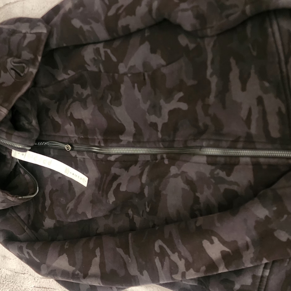 Lululemon Camouflage Zip-Up Scuba Size 8